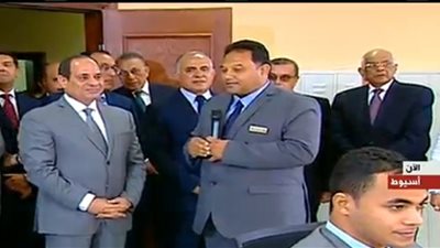 الرئيس السيسي يتفقد غرفة التحكم بمشروع قناطر أسيوط الجديدة