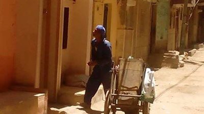 حي غرب مدينة المنيا يواصل أعمال منظومة الجمع السكنى للقمامة