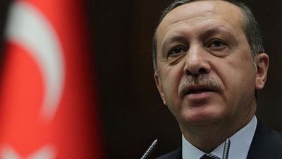 فيديوجراف| أردوغان رئيس أدعى القوة أمام شعبه والليرة التركية كشفت حقيقته