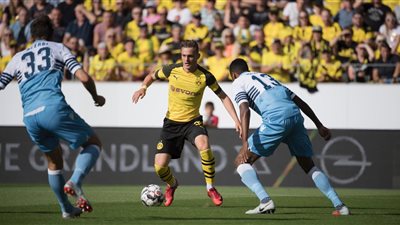 بوروسيا دورتموند يتقدم على لاتسيو الإيطالى في الشوط الأول