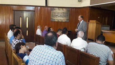 صور.. رئيس حى السلام يجتمع بأعضاء اتحاد شاغلين لمناقشة أهم المشاكل التي تواجههم  
