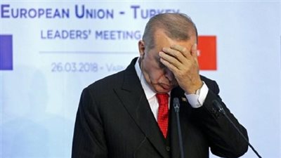 صحيفة بريطانية تتوقع احتماء أردوغان في قطر للنهوض بالليرة التركية
