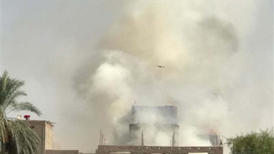 فيديو.. الحماية المدنية تسيطر على حريق هائل بـ4 منازل في أسيوط