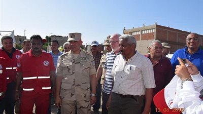 صور.. الليثي وابوزيد يشهدان نموذج محاكاة لكيفية التعامل مع مخاطر السيول بـ الغردقة