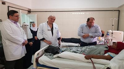 صور.. زيارة وكيل وزارة الصحة بالقليوبية وحدة الكلى الصناعى بـ مستشفى القناطر الخيرية 