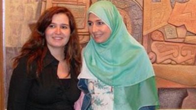 حلا شيحة تخلع الحجاب .. وشقيقتها تحذر الجمهور من شيء غريب