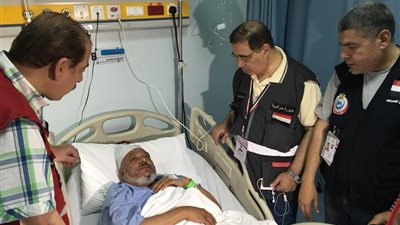 صور.. البعثة الطبية تتفقد الحالة الصحية للحجاج المصريين بمكة المكرمة