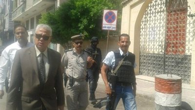 صور.. مدير أمن البحيرة يتفقد خدمات تأمين الكنائس بـ دمنهور ومركزي الرحمانية والمحمودية