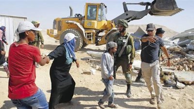 قوات الاحتلال تهدم المنازل في بلدة دير دبوان شرقي رام الله