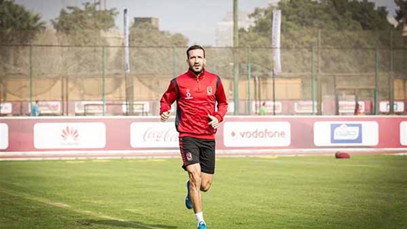 علي معلول لاعب الاهلى