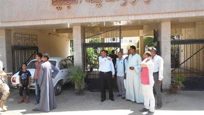 محافظة سوهاج تشارك القوات المسلحة فى توزيع كراتين غذائية بمركزي البلينا وأخميم