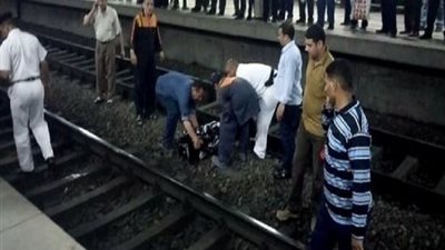 فتاة تترك رسالة لـ والدتها قبل لقائها بـ عجلات المترو
