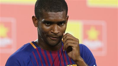 مدافع برشلونة يحصل عل إذن بالرحيل
