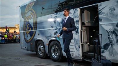 فيديو وصور.. وصول فريق ريال مدريد لـ
