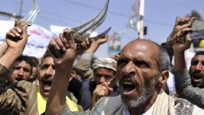 شاهد.. رد الميليشيات المسلحة على تقدم الجيش اليمني في منطقة حجة