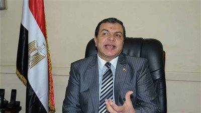 القوى العاملة تعقد مؤتمرًا صحفيًا لتوزيع شهادات أمان
