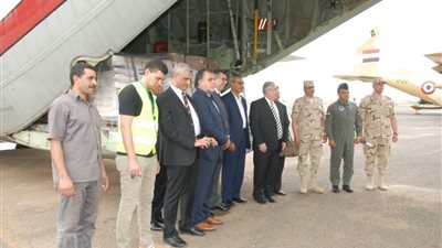 صور.. وصول المساعدات الإنسانية المصرية إلي السودان الشقيق لـ مواجهة آثار السيول