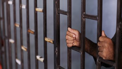 القبض على عاطل متلبسًا بـ مواد مخدرة في كرداسة