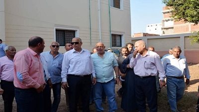 صور.. محافظ القليوبية ووكيل وزارة الصحة في زيارة تفقدية للوحدة الصحية بـ كفر الجمال 