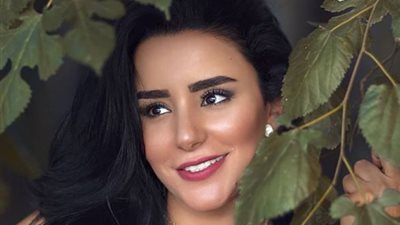 فيديو .. ما الذي أجبر إيمان سلامة على ارتداء الشتوي في الصيف ؟