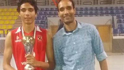 لاعب الأهلي يجري جراحة العمود الفقري