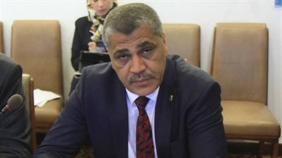 عضو برلماني يطالب باقتصار السيارات الحكومية على الوزراء ونوابهم