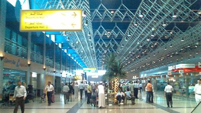 جمارك مطار القاهرة تضبط راكب بحوزته حشيش وكوكايين 