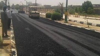 رئيس مدينة الوقف: حملات موسعة لإزالة مخلفات خط انترنت المدارس بطرق قنا