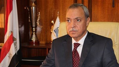محافظ قنا يعاين موقع إنشاء محطة مياه الشرب النقالي بقرية أبنود