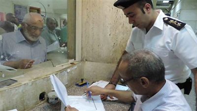 إدارة الجوازات ترصد الحالات الإنسانية بين المترددين لتقديم التسهيلات لحصولهم على الخدمات