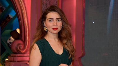 مي عز الدين لجمهورها: إضحك لتنسي همومك وتوكل علي الله