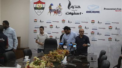 صور.. استعدادات مؤتمر توقيع هيئة الإنتاج الحربى عقدا مع شركة 