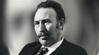 فيديو نادر.. هواري بومدين يصلي العيد ويزور مقابر الشهداء