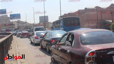 توقف حركة المرور أعلى كوبري أكتوبر