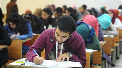 بدء امتحانات الدور الثاني للثانوية العامة 2018 في مادتي الديناميكا والاقتصاد