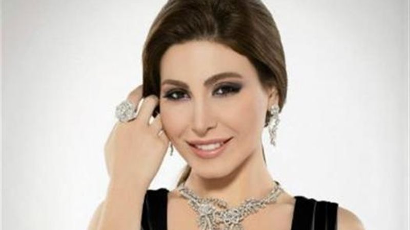 الفنانة يارا 