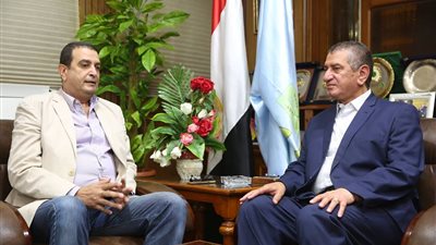 محافظ كفرالشيخ ورئيس جهاز شئون البيئة يبحثان استغلال قش الأرز ومواجهة السحابة السوداء