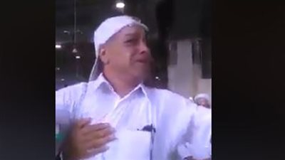 فيديو.. تعرف على حقيقة عودة بصر حاج كفيف بـ الحرم المكي