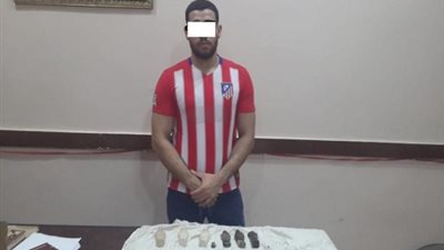 ضبط  طالب ومزارع  بحوزتهم 31 تمثالا أثريا و53 عملة معدنية بـ أسيوط