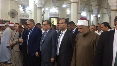 صور.. محافظ الفيوم يؤدي صلاة عيد الأضحى المبارك بـ مسجد ناصر الكبير