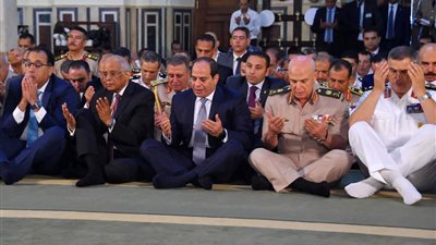 صور.. الرئيس السيسي يشهد صلاة عيد الأضحى بحضور كبار رجال الدولة في الإسكندرية