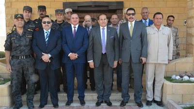 محافظ سوهاج يهنئ مجندي قوات الأمن ويشاركهم الإفطار الجماعي في عيد الأضحى 2018