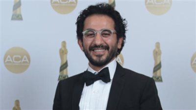 صور.. أحمد حلمى من تحت سطح البحر لـ 