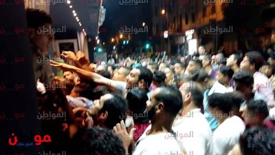 فيديو.. زحام شديد على سينمات وسط البلد.. والمواطنون يرفعون شعار البقاء للأقوى