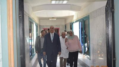 محافظ البحر الأحمر يهنئ المرضى والعاملين بمستشفي الغردقة العام بعيد الأضحى 2018