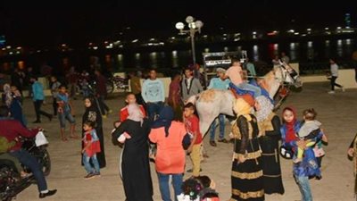 فيديو.. كورنيش النيل يحتضن المصريين في أول أيام عيد الأضحى 2018