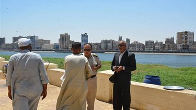 محافظ سوهاج يؤكد على إزالة المقاهى على كورنيش النيل