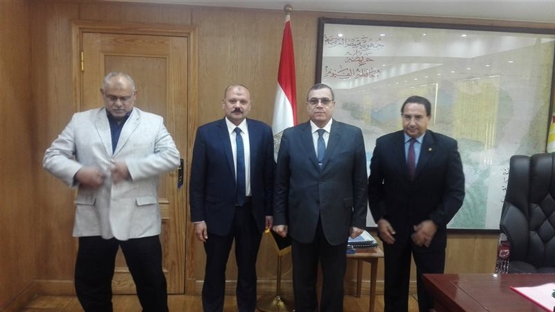 محافظ الفيوم يلتقي