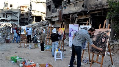 صور .. رسامون مخيم اليرموك يتحدون القصف والحصار بالألوان