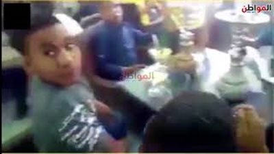 فيديو.. في ثالث أيام العيد.. أحد المقاهي يعلن الشيشة للجميع ولا عزاء لـ الأدب